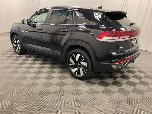 Deep Black Pearl Effect 2025 Volkswagen Atlas Cross Sport 2.0T SE w/Technology
