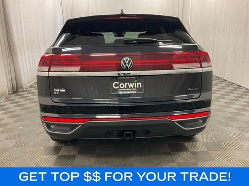 Deep Black Pearl Effect 2025 Volkswagen Atlas Cross Sport 2.0T SE w/Technology