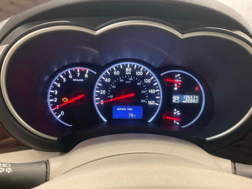White Pearl 2013 Nissan Quest SL