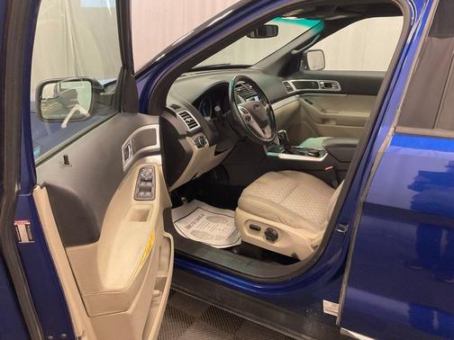 Deep Impact Blue Metallic 2014 Ford Explorer XLT