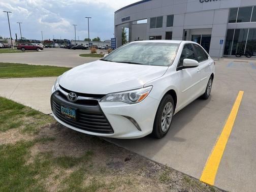 Super White 2017 Toyota Camry LE