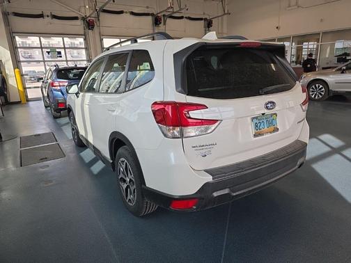 Crystal White Pearl 2021 Subaru Forester Premium