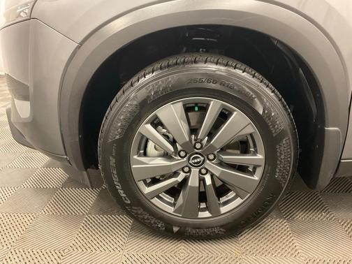 2024 Nissan Pathfinder S