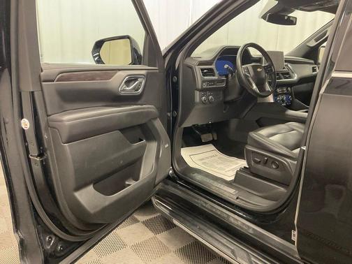 Black 2024 Chevrolet Suburban LT