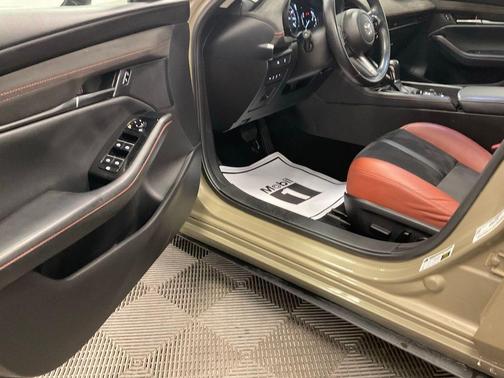 2024 Mazda Mazda3 2.5 Carbon Turbo