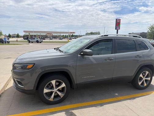 Sting Gray Clearcoat 2019 Jeep Cherokee Limited