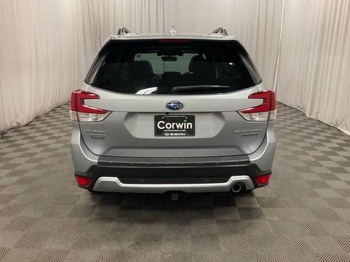 Ice Silver Metallic 2021 Subaru Forester Touring