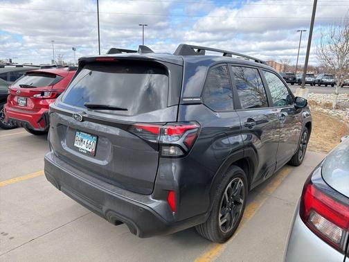 Magnetite Gray Metallic 2025 Subaru Forester Limited