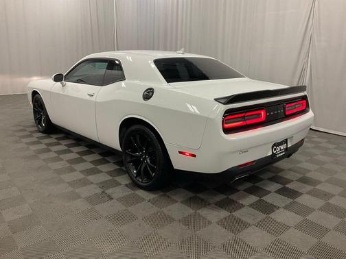 White Knuckle Clearcoat 2018 Dodge Challenger SXT