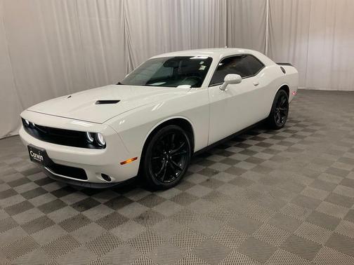 White Knuckle Clearcoat 2018 Dodge Challenger SXT