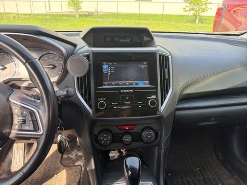 Crystal White Pearl 2018 Subaru Crosstrek 2.0i Premium