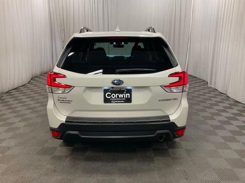 Crystal White Pearl 2021 Subaru Forester Limited