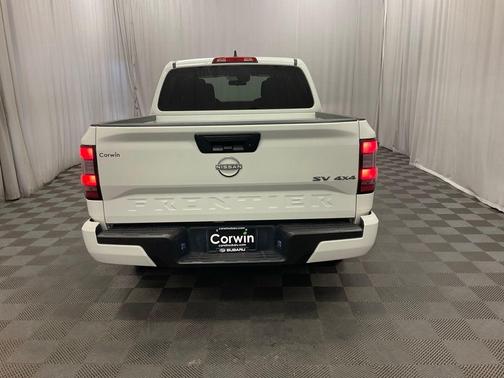 Glacier White 2024 Nissan Frontier SV
