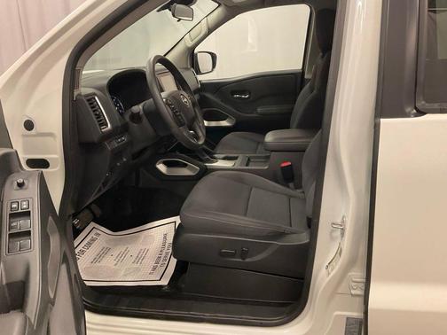 Glacier White 2024 Nissan Frontier SV