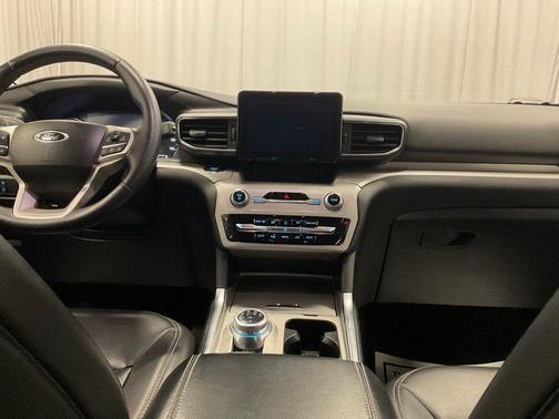 Iconic Silver Metallic 2023 Ford Explorer XLT