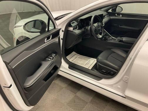 Glacial White Pearl 2024 Kia K5 GT-Line