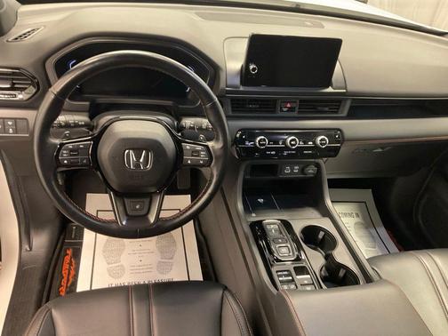 Platinum White Pearl 2023 Honda Pilot TrailSport