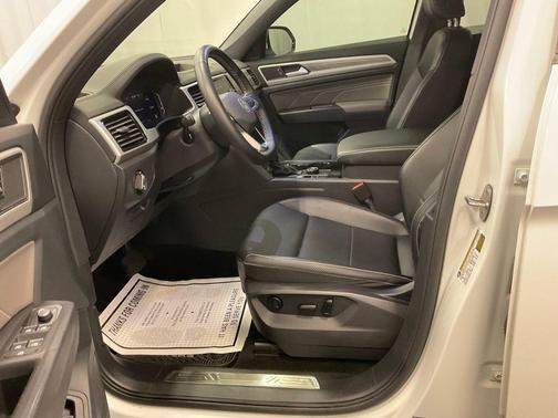 Pure White 2022 Volkswagen Atlas Cross Sport 2.0T SE w/Technology