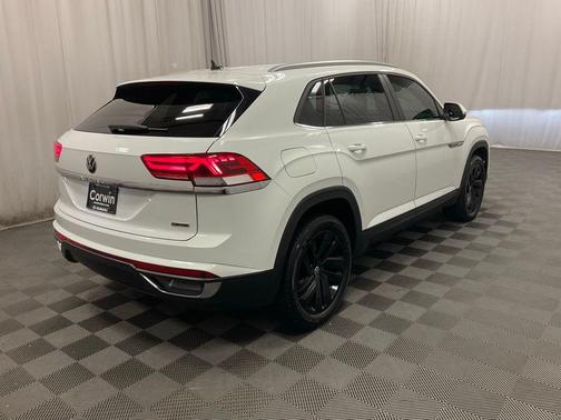 Pure White 2022 Volkswagen Atlas Cross Sport 2.0T SE w/Technology