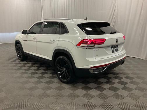 Pure White 2022 Volkswagen Atlas Cross Sport 2.0T SE w/Technology