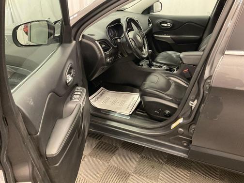 Granite Crystal Clearcoat Metallic 2019 Jeep Cherokee Limited