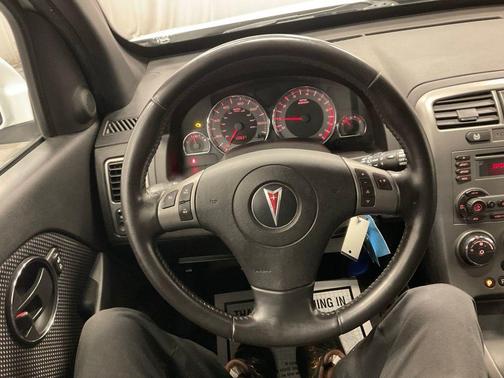 Bright White 2006 Pontiac Torrent