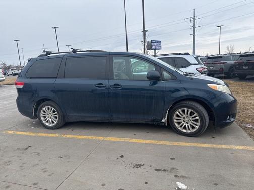 2011 Toyota Sienna XLE