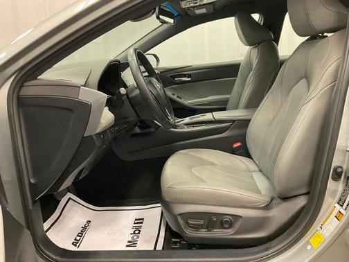 2021 Toyota Avalon XLE