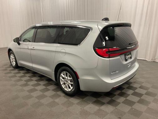 2023 Chrysler Pacifica Touring-L