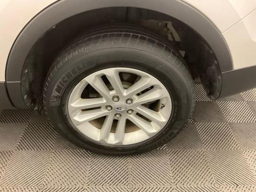 White Platinum Tri-Coat Metallic 2013 Ford Explorer XLT