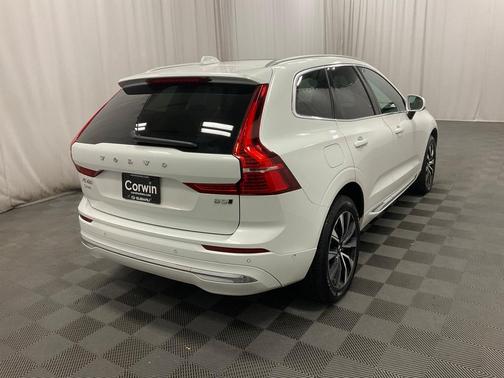 2023 Volvo XC60 B5 Plus Bright Theme