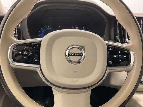 2023 Volvo XC60 B5 Plus Bright Theme