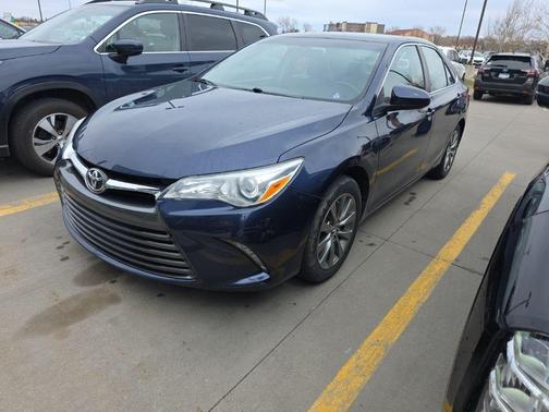Parisian Night Pearl 2016 Toyota Camry XLE