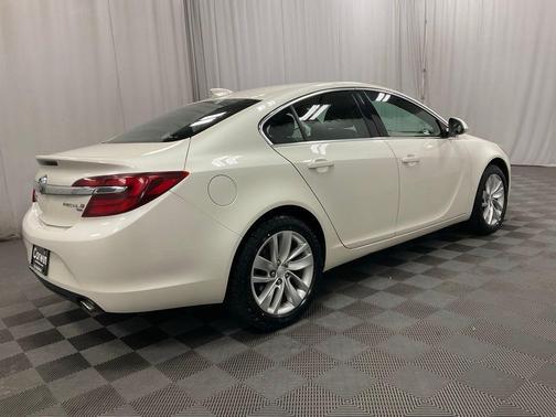 White Diamond Clearcoat 2015 Buick Regal Turbo