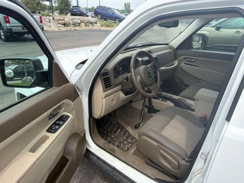 Bright White Clearcoat 2012 Jeep Liberty Sport