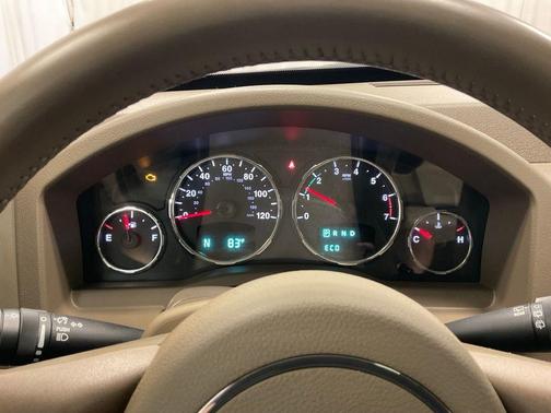 Bright White Clearcoat 2012 Jeep Liberty Sport
