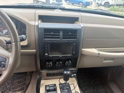 Bright White Clearcoat 2012 Jeep Liberty Sport