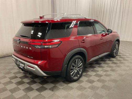 2022 Nissan Pathfinder SL