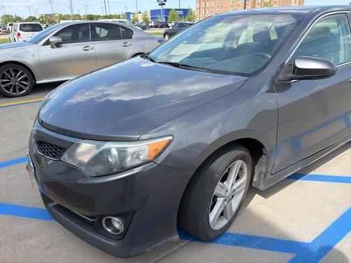 Magnetic Gray Metallic 2014 Toyota Camry SE