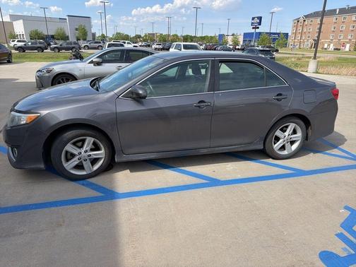 Magnetic Gray Metallic 2014 Toyota Camry SE