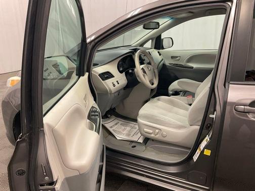 2013 Toyota Sienna LE