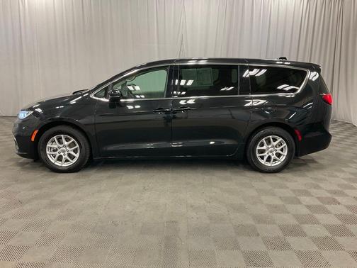 2023 Chrysler Pacifica Touring-L