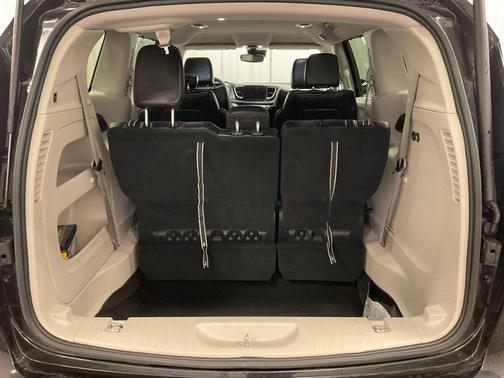 2023 Chrysler Pacifica Touring-L