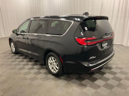 2023 Chrysler Pacifica Touring-L