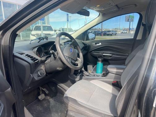 Magnetic Metallic 2017 Ford Escape SE