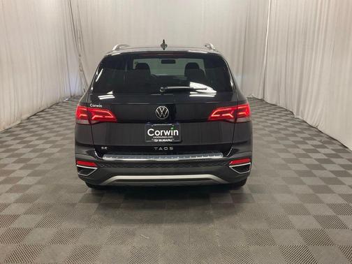Deep Black Pearl Effect 2022 Volkswagen Taos 1.5T SE