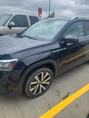 Deep Black Pearl Effect 2022 Volkswagen Taos 1.5T SE