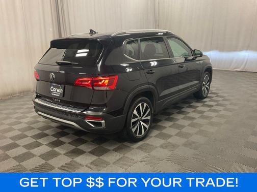 Deep Black Pearl Effect 2022 Volkswagen Taos 1.5T SE
