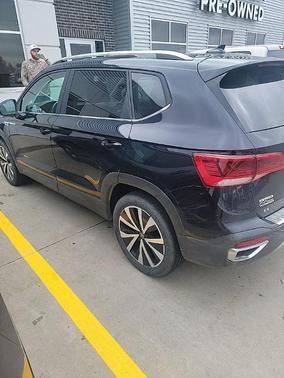 Deep Black Pearl Effect 2022 Volkswagen Taos 1.5T SE