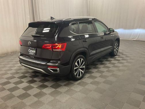 Deep Black Pearl Effect 2022 Volkswagen Taos 1.5T SE